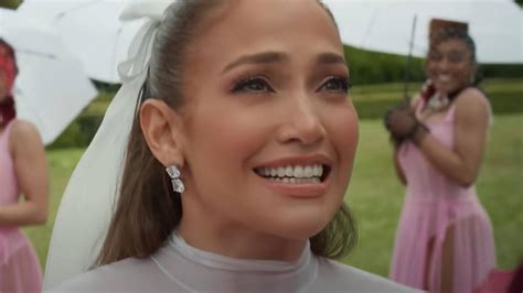 JENNIFER LOPEZ NUEVA CANCIÓN Jennifer Lopez vuelve a vestirse de