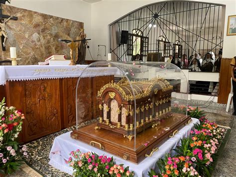 Igreja Cat Lica Receber S Rel Quias De Santa Terezinha Do Menino