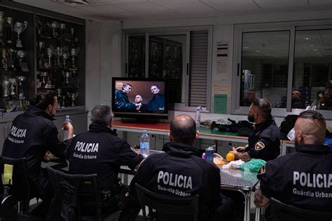 La Guardia Urbana De Badalona Saca A La Calle La Furgoneta De La