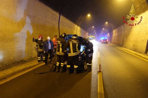 Incidente Sul Raccordo Autostradale Av Sa Quattro Feriti