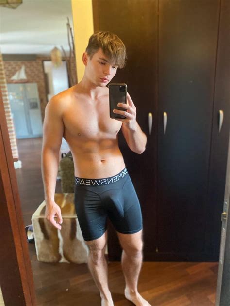 Hot Underwear Guys Giant Bulge