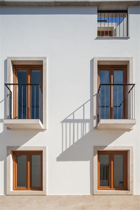 Rehabilitation of a Quarter in the Historic Center of Lagos: 13 Houses