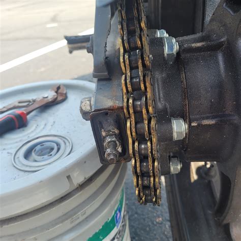 Chain trapped on back sprocket : r/MotorcycleMechanics