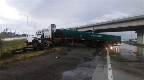 Triple Choque En La Intersecci N De La Autov A Artigas Y La Ruta