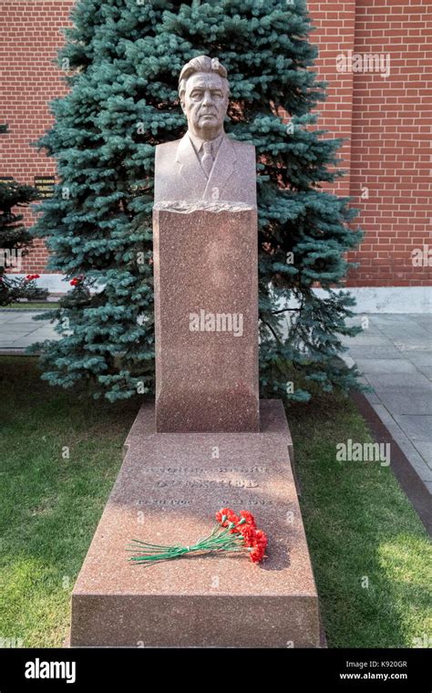 Pierre Tombale Et Tombe De Leonid Brejnev La N Cropole Du Mur Du