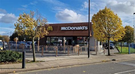 Man Arrested After Protest Sees Mice Thrown Into Mcdonads Branch Uk