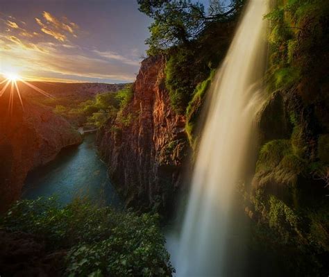 Nascer Do Sol Cachoeira Rio Garganta árvores Musgo Arbustos Sol Raios