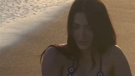 Alba përvëlon rrjetin publikon pamje mahnitëse në bikini Botapress