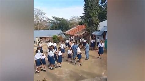 Diguncang Gempa Ratusan Siswa SMP Di Sikka Berhamburan Ke Luar Kelas