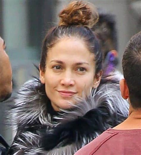 Jlo No Makeup Selfie / Jennifer Lopez glows in makeup-free selfie for ...