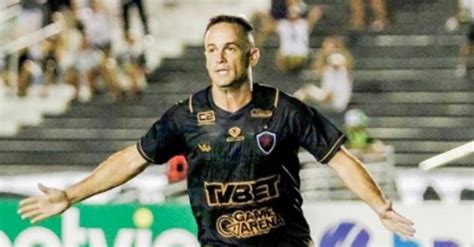 MaisPB Botafogo vence Nacional e assume a liderança do Paraibano