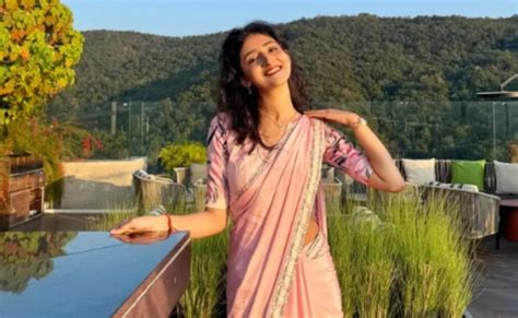 neha byadwal age height family complete biography