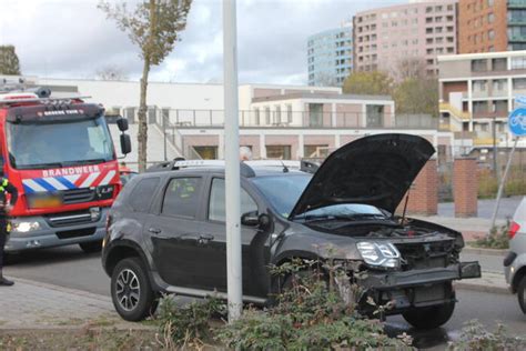 Flinke Schade Bij Botsing Tussen Twee Autos Pascalweg Rotterdam