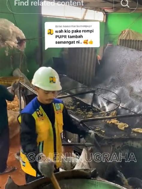 Outfit Nyeleneh Tukang Goreng Kerupuk Pakai Gamis Hingga Toga Wisuda