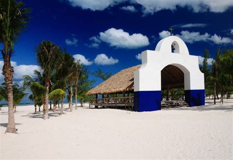 Isla Pasion snorkeling tour at north of Cozumel island