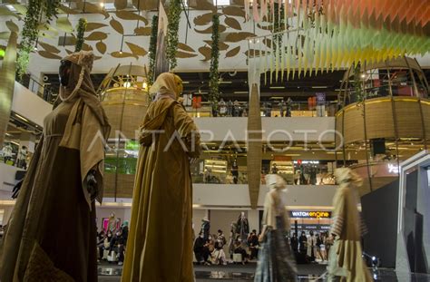 PUSAT PERBELANJAAN MULAI RAMAI JELANG LEBARAN ANTARA Foto