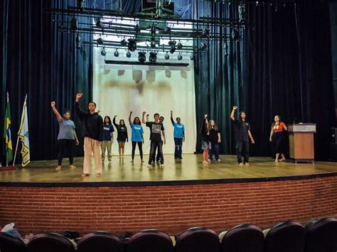 Escola Municipal da Enseada se prepara para inauguração de auditório