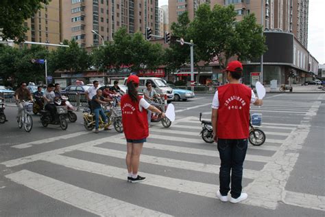 大学生暑期社会实践之三：“学雷锋文明交通志愿服务‘周周行”