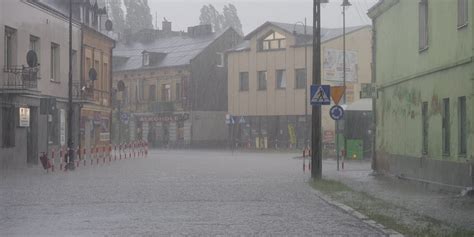 Burze Grad I Ulewne Deszcze Przez Polsk Przetacza Si W Ciek Y Ywio