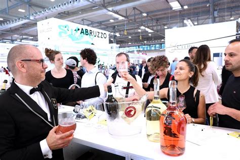 Pecorino Y Cerasuolo D Abruzzo Doc Debutan En Vinitaly Con Menci N