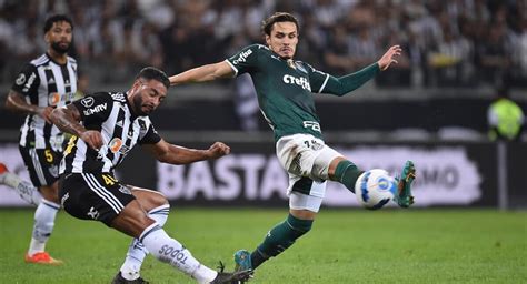 Palmeiras rescató un agónico empate ante Atlético Mineiro en el Estadio