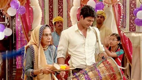 Sidharth Shukla mourns Balika Vadhu co-star Surekha Sikri's death, says ...