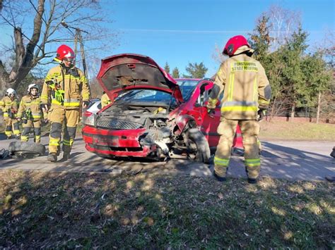 Wypadek W Trzemesznie Dwie Osoby W Szpitalu Moje Gniezno