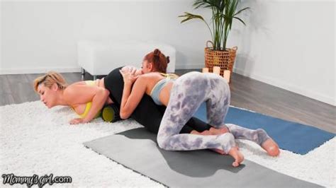 Vanna Bardot Has A Hardcore Fingering Yoga Training With Hot Milf Ryan