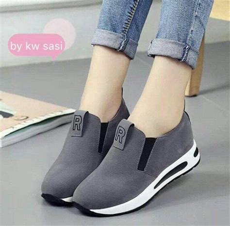 52 Model Sepatu Slip On Wanita Terbaru Yang Terbaru