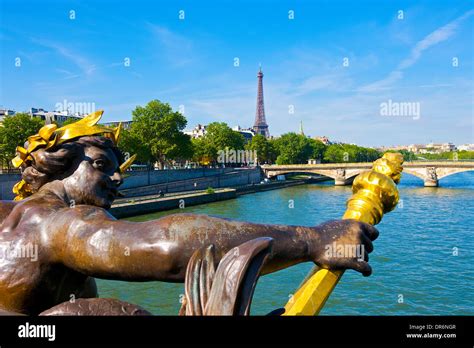 La Tour Eiffel Et La Seine A Paris Banque De Photographies Et Dimages