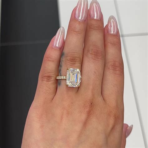 7 5 Ctw Solitaire Emerald Cut Engagement Ring In 18k Gold Luxe Vvs