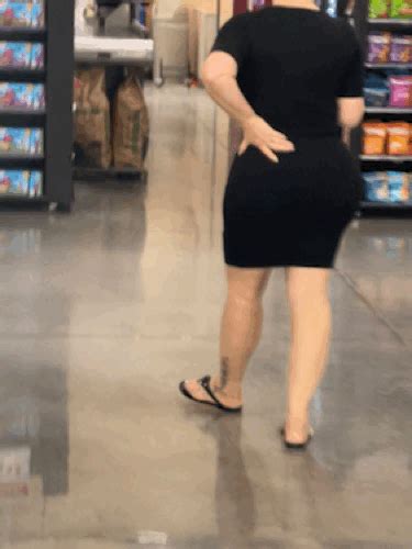 OMG Incredible MILF In Skin Tight Black Dress OC Close Up Spandex Leggings Yoga