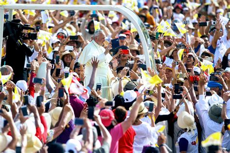 Papa Francisco oficia misa en Base Aérea Las Palmas Galería