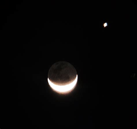 Moon and Venus tonight : r/astrophotography