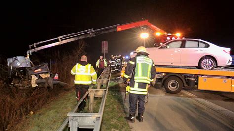 A59 Bei Monheim Langenfeld Schwerer Unfall Mit Drei Autos