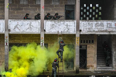 超燃！不要眨眼！带你直击重庆武警“魔鬼周”极限训练现场 军事频道 央视网