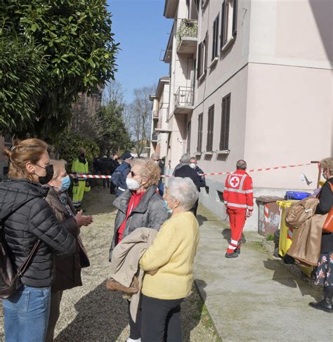 Gli Sfollati Di Via De Motis Dateci Una Casa Presto