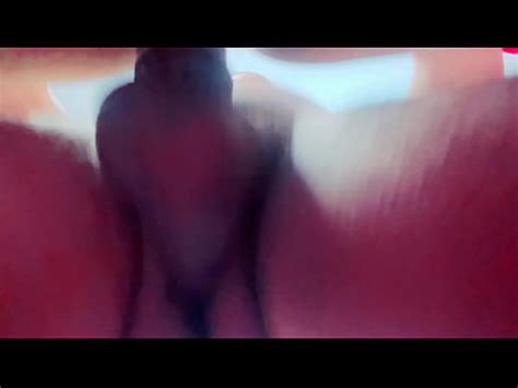 Follándola el condón se rompió y se lo comió en la piel XVIDEOS