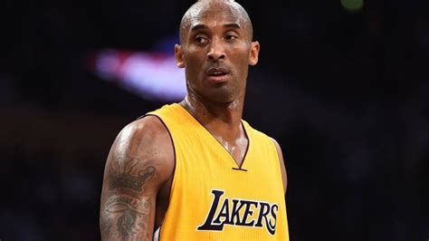 Ex jogador de basquete Kobe Bryant morre aos 41 anos em acidente aéreo