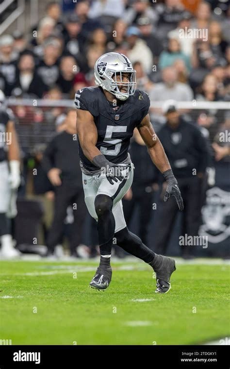 Las Vegas Raiders Linebacker Divine Deablo Against The Los Angeles