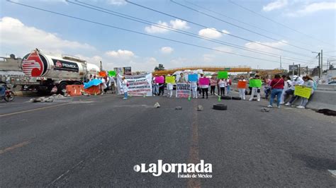 Video Trabajadores De Salud Realizan Bloqueo En La Autopista México Puebla La Jornada Estado