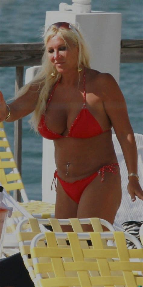 Linda Hogan In A Bikini Online Vivatumusica