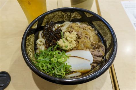 ぶっかけうどん発祥の店「倉敷うどん ふるいち 仲店」を訪れる（ご当地麺類を食べる旅：24） さかなよりにく