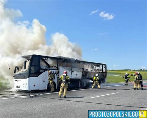 Po Ar Autobusu Na Autostradzie A W Kt Rym Jecha Y Dzieci