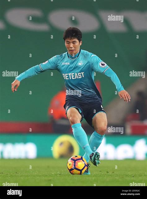 Swansea City's Ki Sung-yueng Stock Photo - Alamy