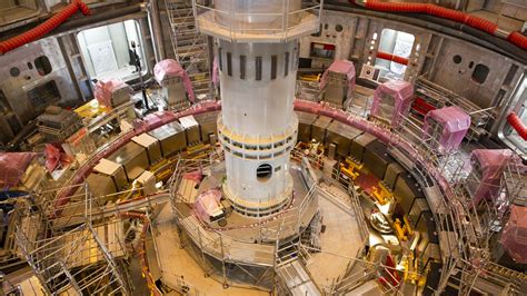 La Macchina Di Iter Viaggio Nel Laboratorio Che Replica Le Stelle