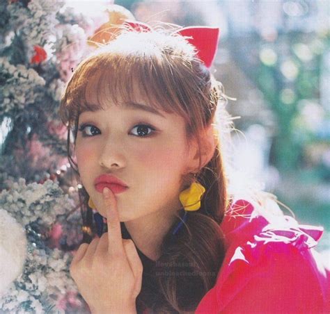 Chuu Pics ♡ On Chuu Loona Kpop Girl Groups Kpop Girls