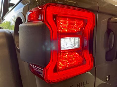 18 23 Jeep Wrangler JL Factory OEM LED Tail Light Assembly