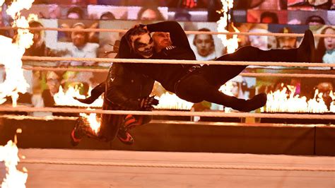 The Fiend vs. Randy Orton -- Firefly Inferno Match: photos | WWE