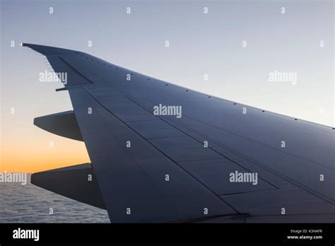 Boeing 777 300er Aeroplane Wing In Flight Stock Photo 157118747 Alamy